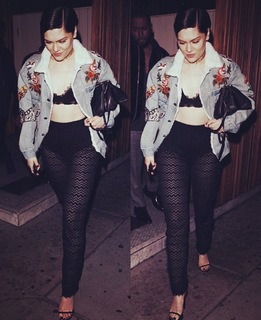 Jessie J feet photo thumbnail