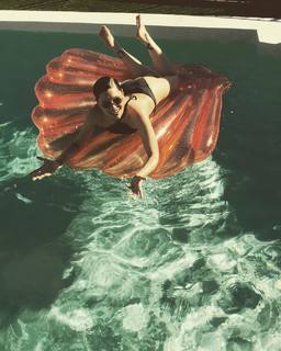 Jessie J feet photo thumbnail