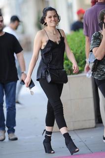 Jessie J feet photo thumbnail