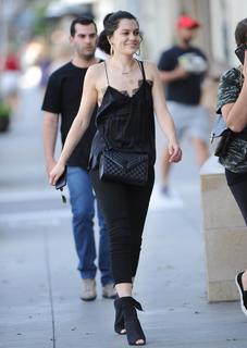 Jessie J feet photo thumbnail
