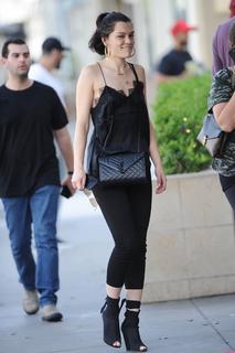 Jessie J feet photo thumbnail
