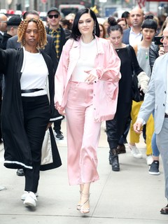 Jessie J feet photo thumbnail