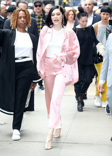 Jessie J feet photo thumbnail