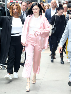 Jessie J feet photo thumbnail