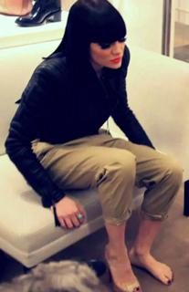 Jessie J feet photo thumbnail