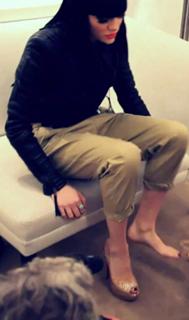 Jessie J feet photo thumbnail