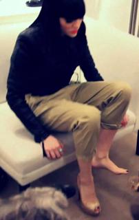 Jessie J feet photo thumbnail