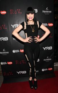 Jessie J feet photo thumbnail