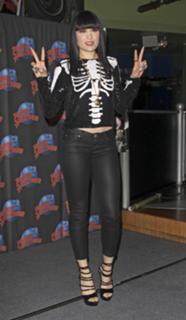 Jessie J feet photo thumbnail