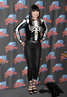 Jessie J feet photo thumbnail