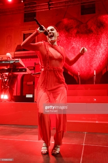 Jessie J feet photo thumbnail