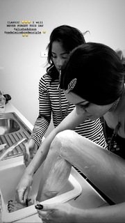 Jessie J feet photo thumbnail