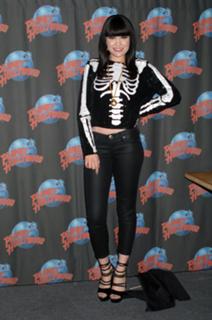 Jessie J feet photo thumbnail