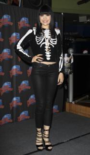 Jessie J feet photo thumbnail