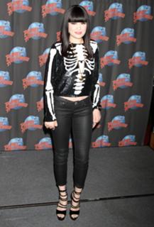 Jessie J feet photo thumbnail