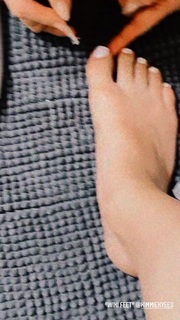 Jessie J feet photo thumbnail