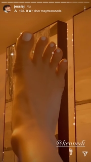 Jessie J feet photo thumbnail