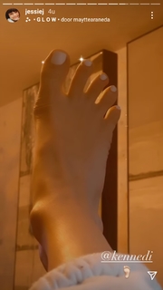 Jessie J feet photo thumbnail