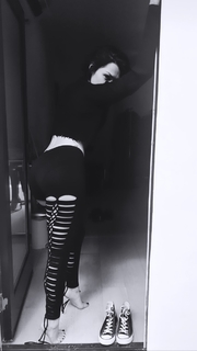 Jessie J feet photo thumbnail