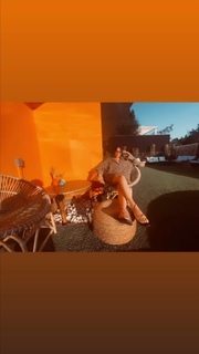 Jessie J feet photo thumbnail
