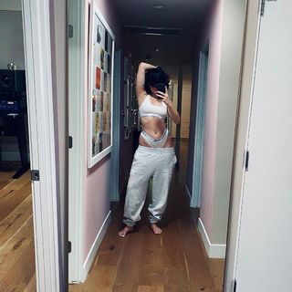 Jessie J feet photo thumbnail