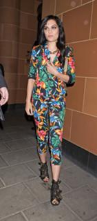 Jessie J feet photo thumbnail