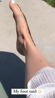 Jessie J feet photo thumbnail