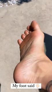 Jessie J feet photo thumbnail