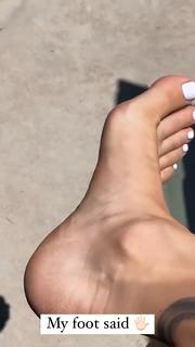 Jessie J feet photo thumbnail