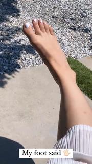 Jessie J feet photo thumbnail