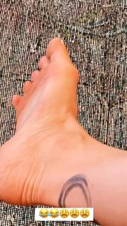 Jessie J feet photo thumbnail