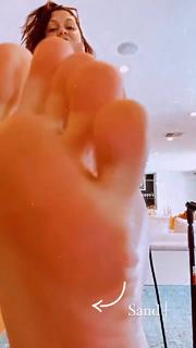 Jessie J feet photo thumbnail