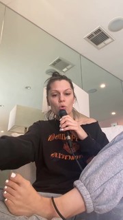 Jessie J feet photo thumbnail