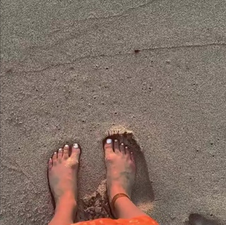 Jessie J feet photo thumbnail