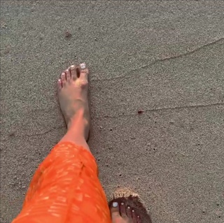 Jessie J feet photo thumbnail