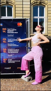 Jessie J feet photo thumbnail