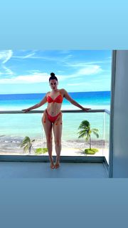 Jessie J feet photo thumbnail