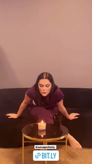 Jessie J feet photo thumbnail