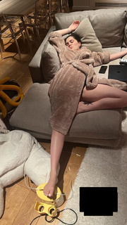 Jessie J feet photo thumbnail