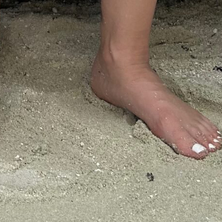 Jessie J feet photo thumbnail