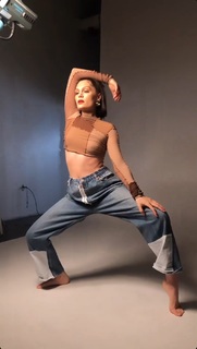 Jessie J feet photo thumbnail