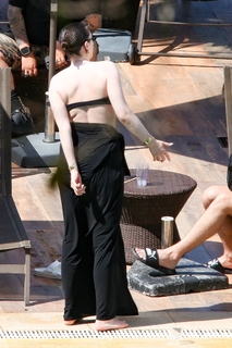 Jessie J feet photo thumbnail