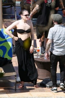 Jessie J feet photo thumbnail