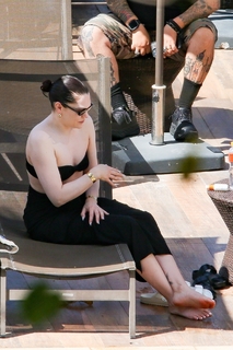 Jessie J feet photo thumbnail
