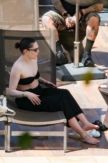 Jessie J feet photo thumbnail