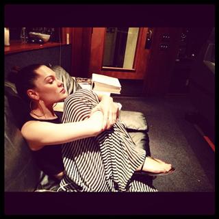 Jessie J feet photo thumbnail
