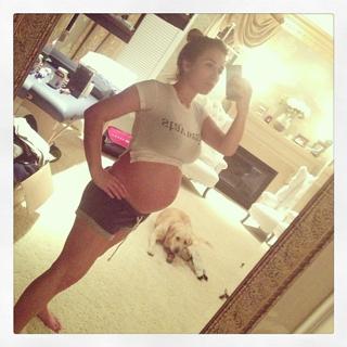 Jessie James Decker feet photo thumbnail