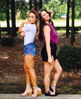 Jessie James Decker feet photo thumbnail