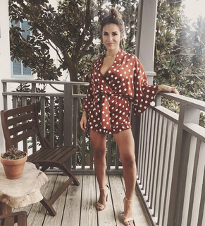 Jessie James Decker feet photo thumbnail