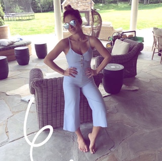 Jessie James Decker feet photo thumbnail